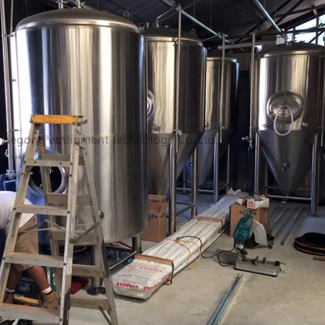 Equipo de fermentación de cerveza cónica de la chaqueta de hoyuelos de acero inoxidable 7BBL para la venta